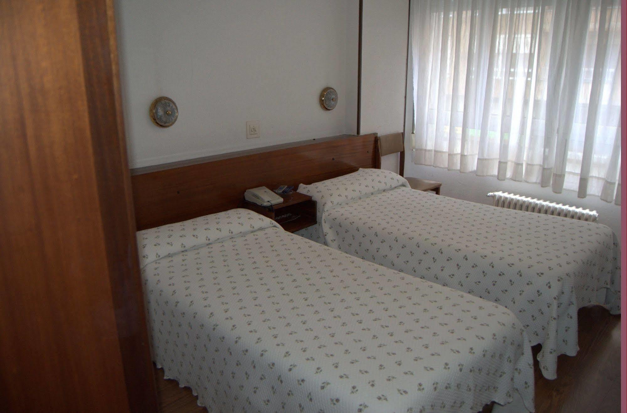 Hostal Liebana Santander Exterior photo